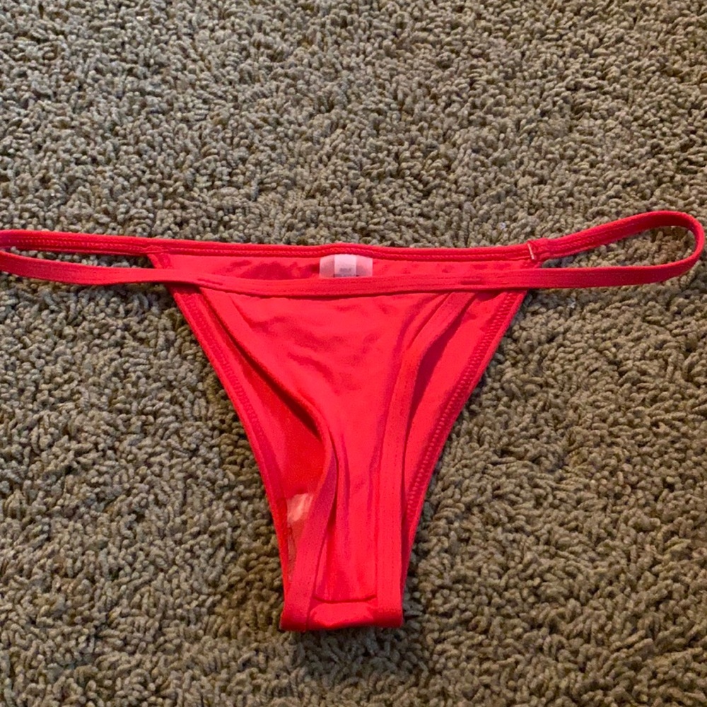 NWOT lulus bikini bottom size M red